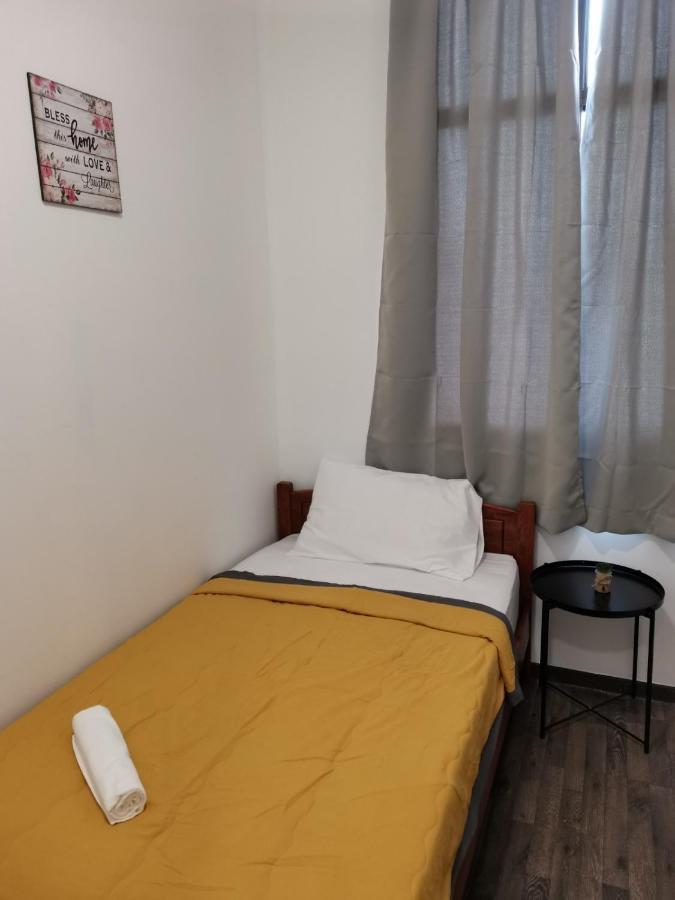 G Fortune Guest House+ George Town Esterno foto
