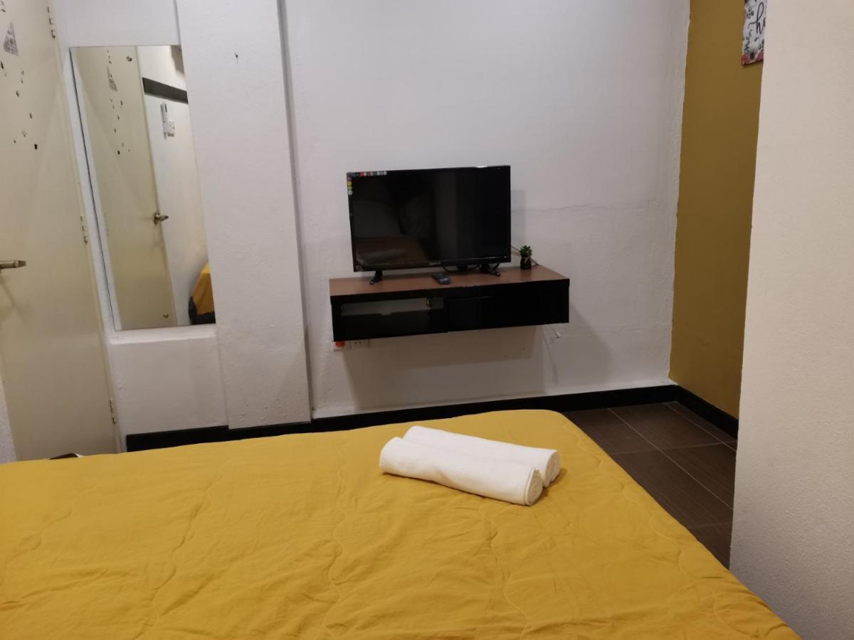G Fortune Guest House+ George Town Esterno foto