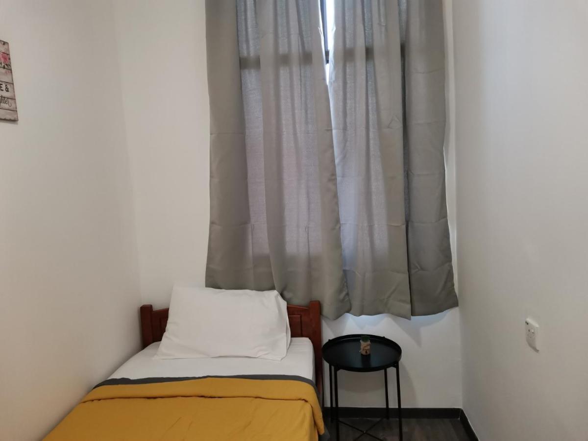 G Fortune Guest House+ George Town Esterno foto